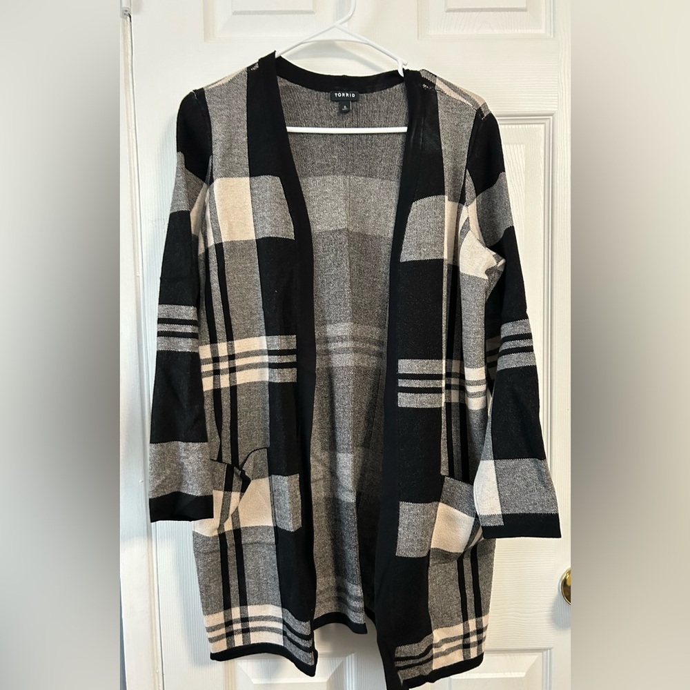 Torrid Black & White Plaid Cardigan Size 10/L